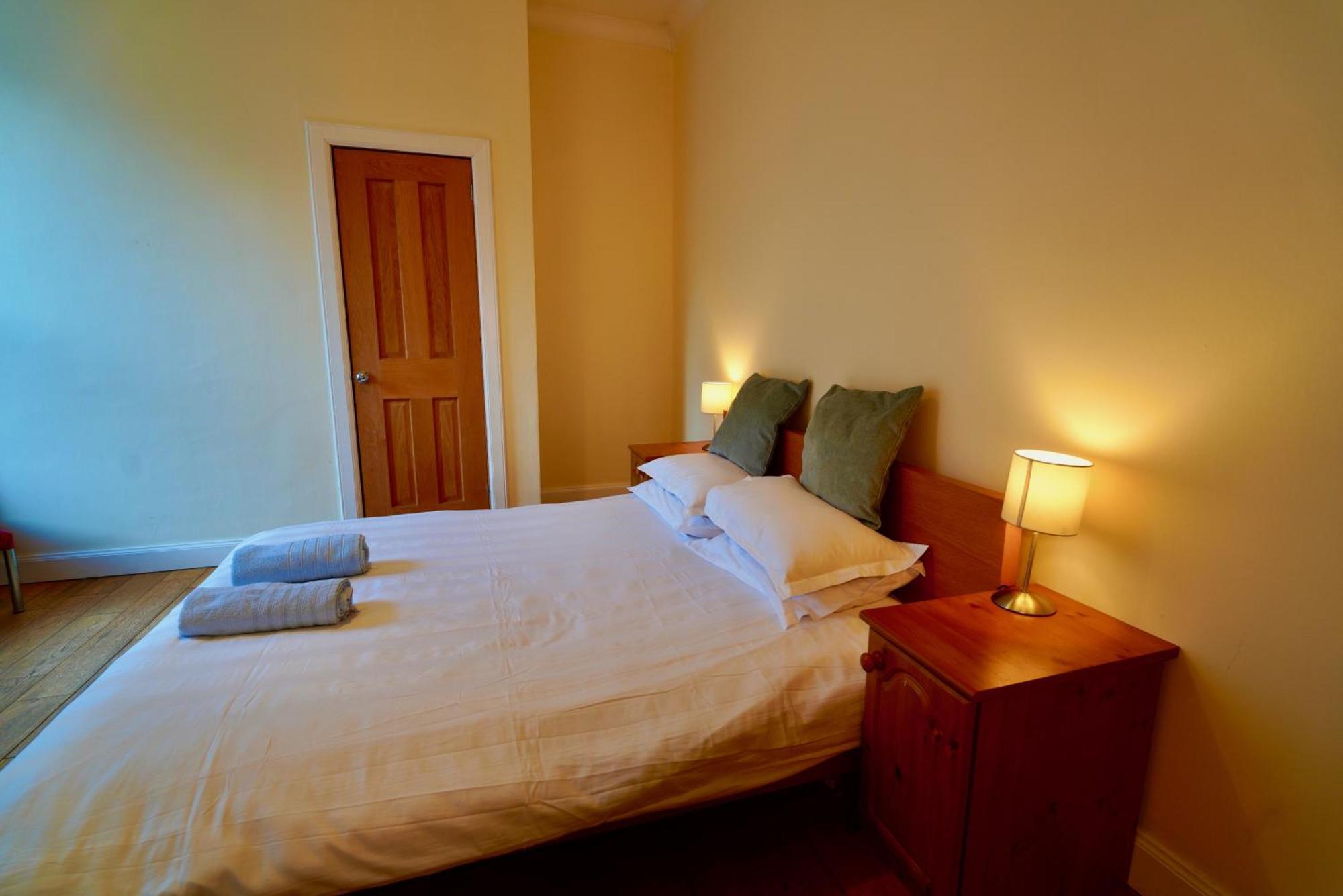 Spacious 2 Bed Apt Next To Royal Mile & Waverley Edimburgo Exterior foto