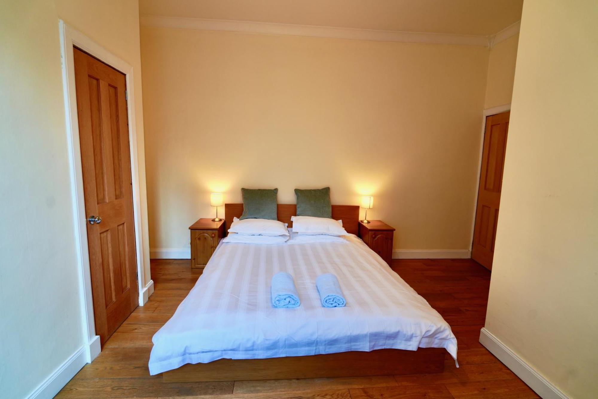 Spacious 2 Bed Apt Next To Royal Mile & Waverley Edimburgo Exterior foto