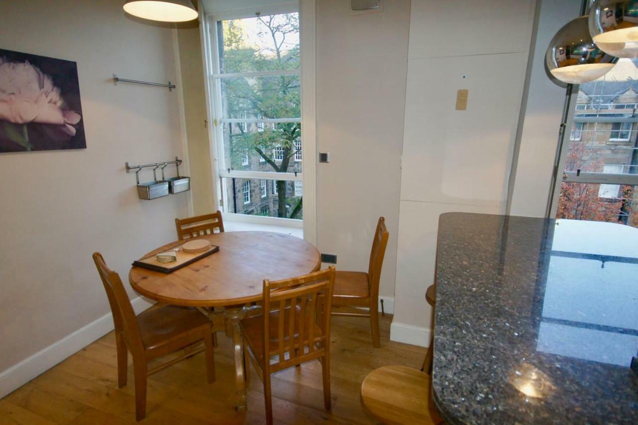 Spacious 2 Bed Apt Next To Royal Mile & Waverley Edimburgo Exterior foto